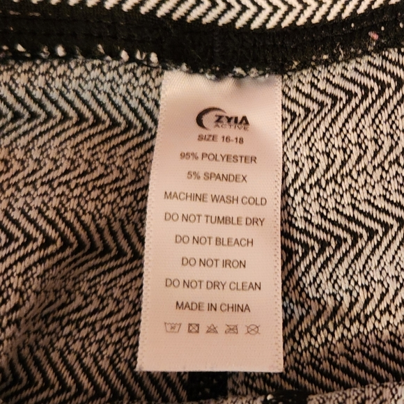 Zyia black stripe Adrenaline legging - Picture 6 of 6